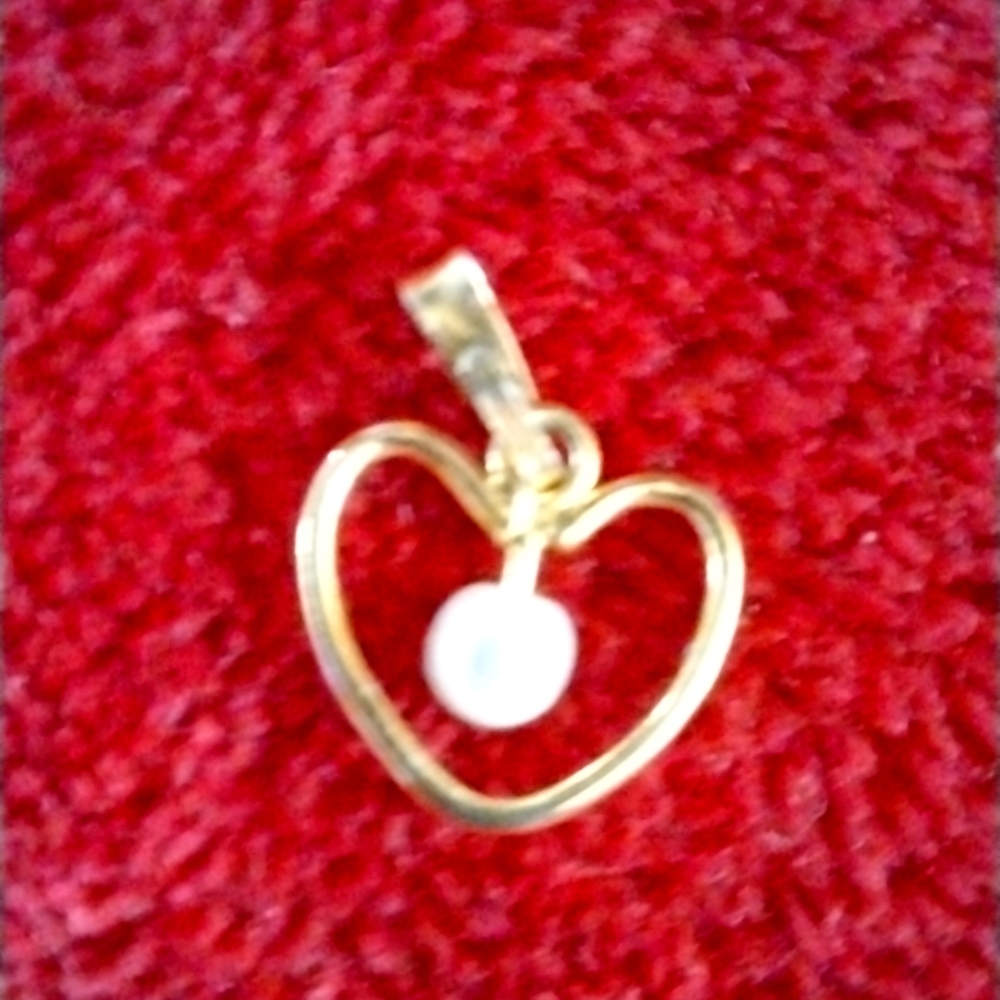Necklace pendant. Heart with faux pearl.